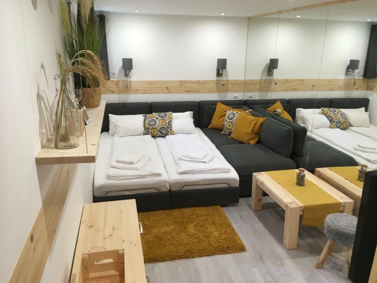 Modern Apartman Deluxe Guest House อัลโชเอิร์ช ภายนอก รูปภาพ